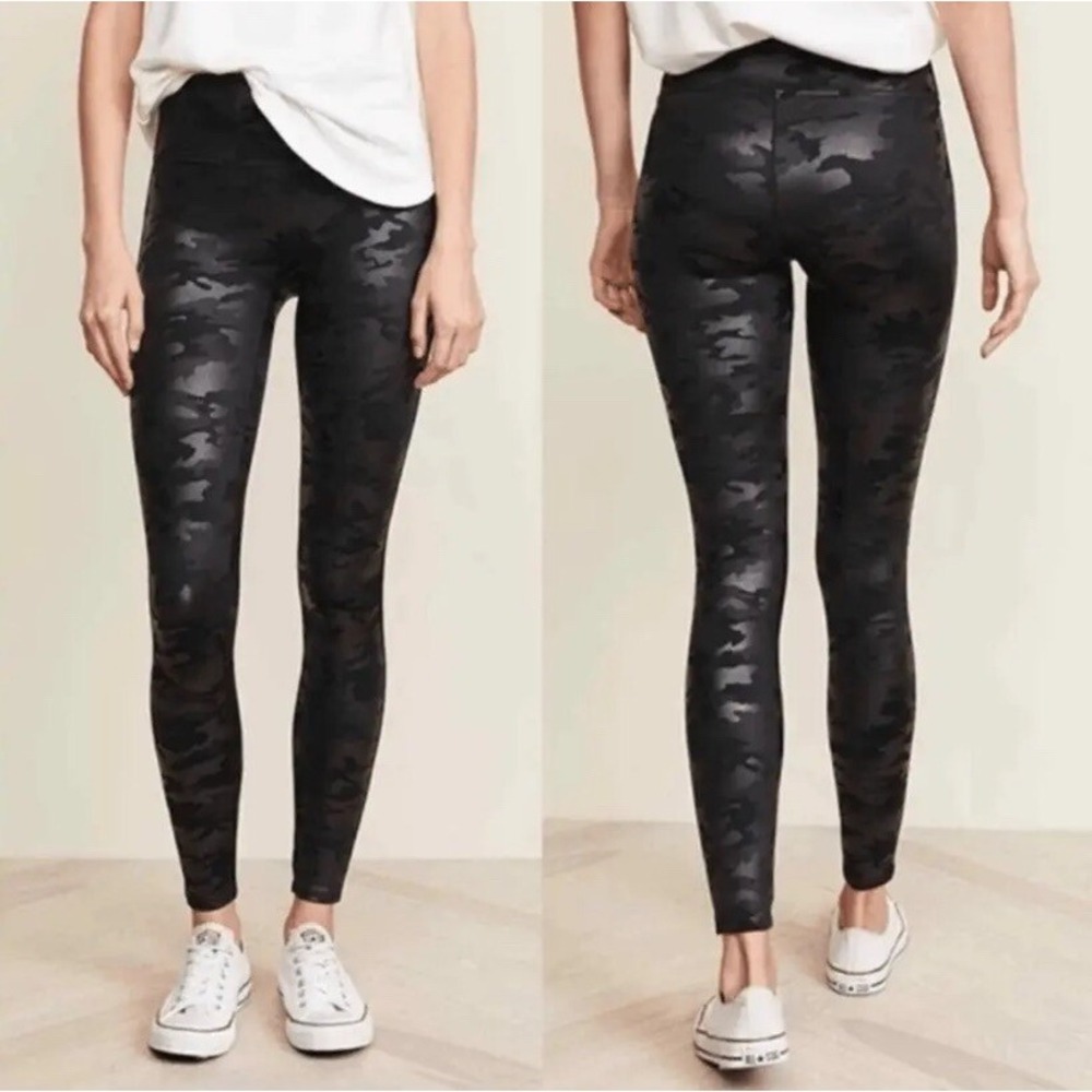 SPANX Size L Faux Leather Glossy Camo Black shaping slimming Leggings Vegan